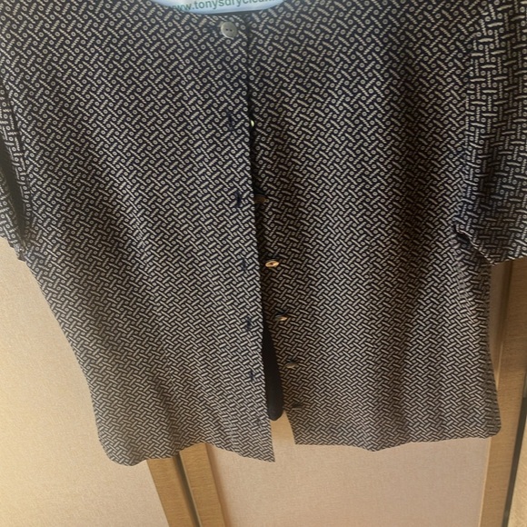 FINAL MARKDOWN Talbots silk back button Black Patterned Top 8 petite - Picture 3 of 4